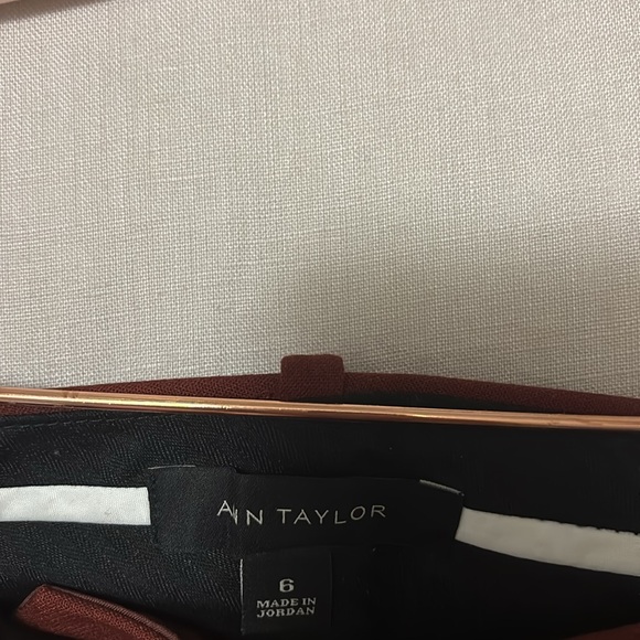 Ann Taylor size 6 Rust color pants. EUC - Picture 3 of 3